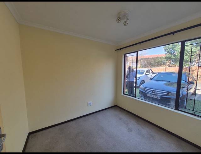 3 BEDROOM TOWNHOUSE FOR SALE IN EDLEEN